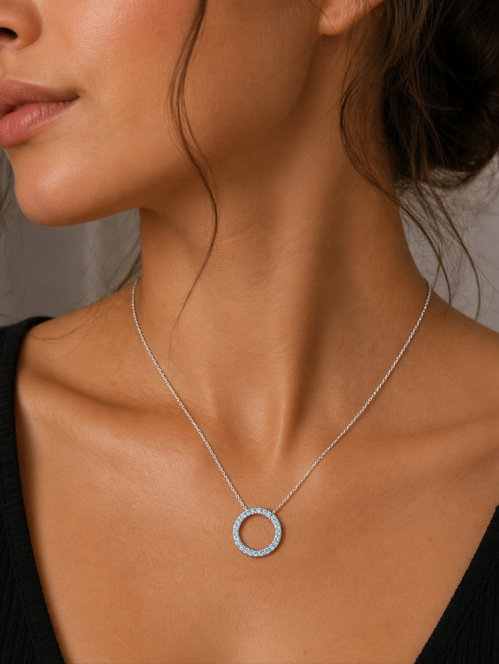 AVON SHB 2006 Aqua Rhinestone Open Circle Pendant Chain Necklace